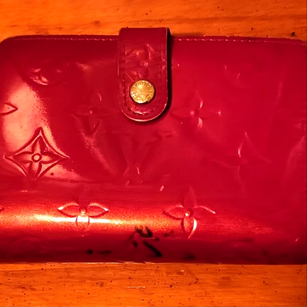Louis Vuitton Vernis Kiss Lock Wallet